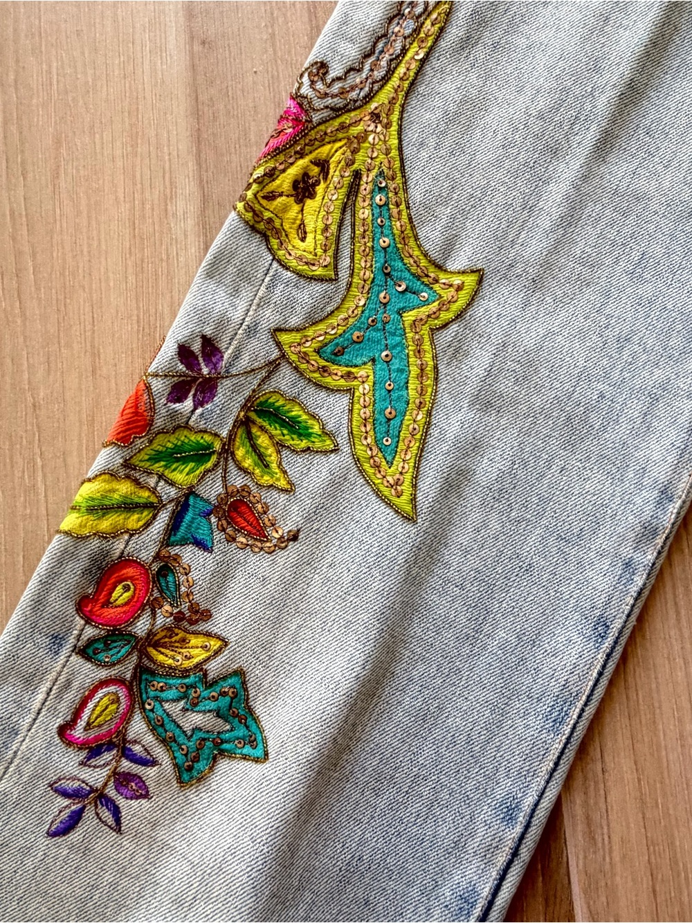Vintage Ralph Lauren Light Wash Floral Embroidered Women’s low rise Jeans - Picture 4 of 5